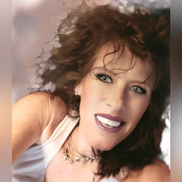 Meet your Posher, Jamie Williams (aka MalloryJane) - Picture 1 of 2